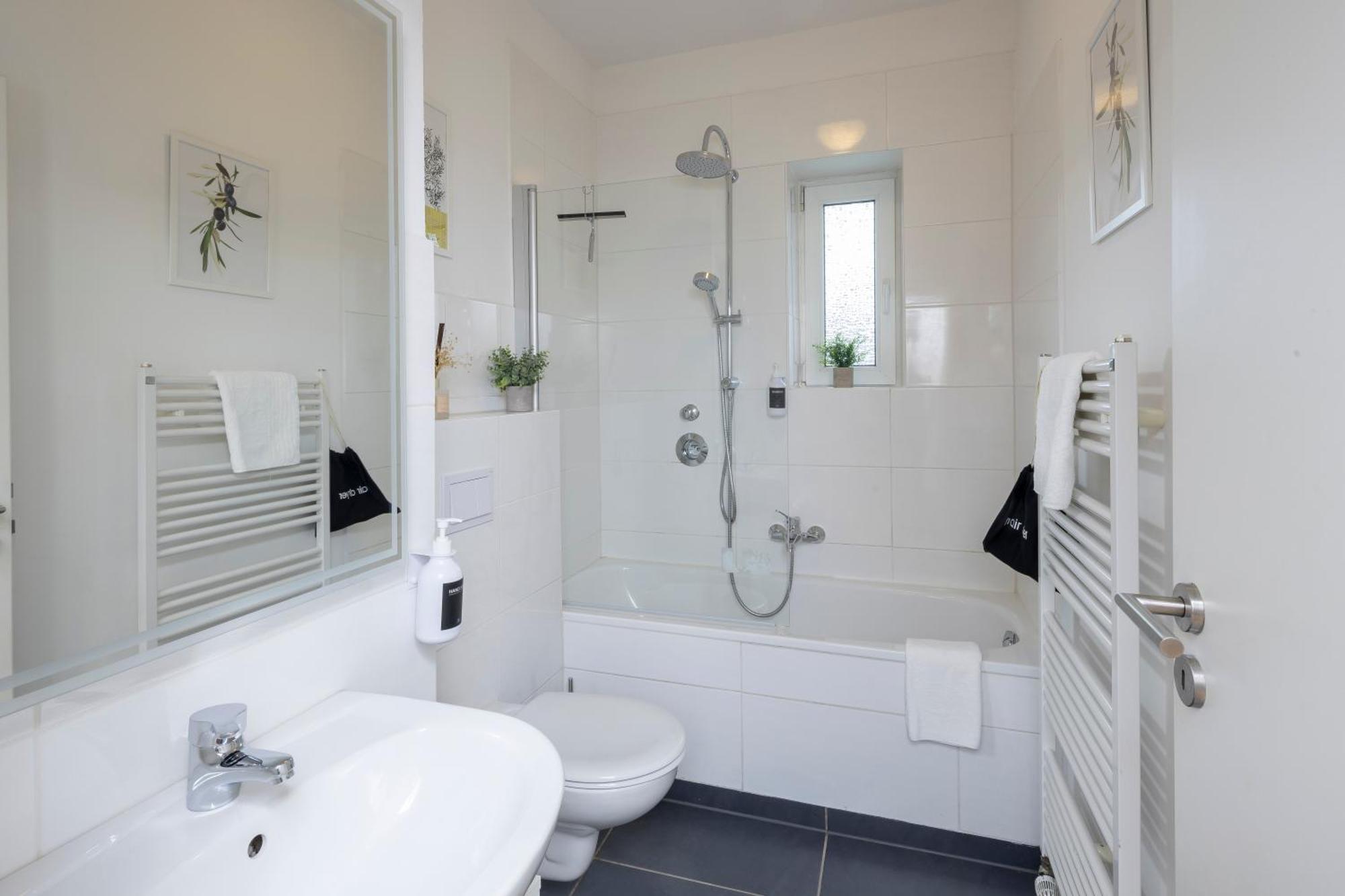Olive Apartments - 2X Kingsize Betten - Sehr Zentral Leverkusen Eksteriør billede